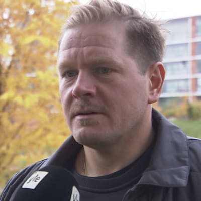 Petri Kontiola intervjuas.