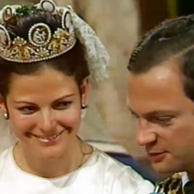 Kuningas Kaarle XVI Kustaa ja kuningatar Silvia häissään.