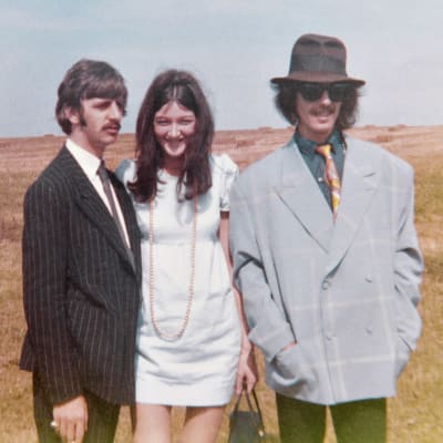 Vanha kunnon Freda, Beatlesin sihteeri (Good Ol' Freda). Kuva dokumenttielokuvasta.