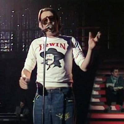 Irwin Goodman laulaa Vuosikertaviihde-konsertissa 1988.