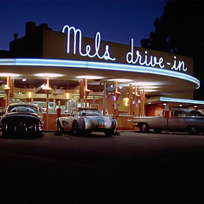 Mels drive-in. American Graffiti -elokuvan alkukuva.