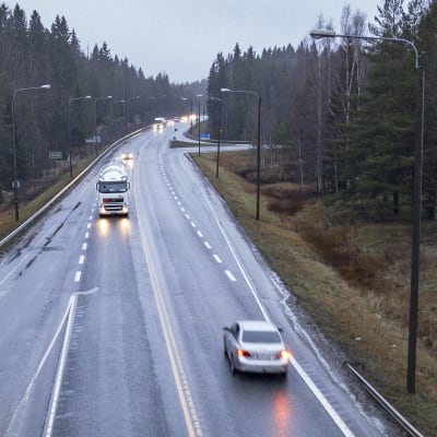 Trafik på riksväg 9 i Tammerfors.