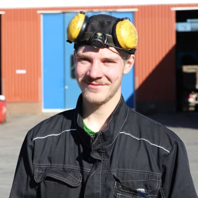 autoasentajaopiskelija Ilpo Holopainen. 