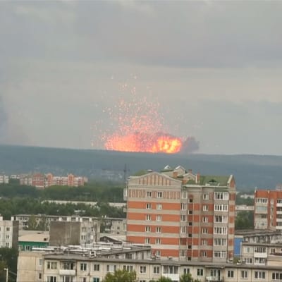 Bild från den ryska staden Krasnojarsk vid tidpunkten för en explosion i ett ammunistionslager.
