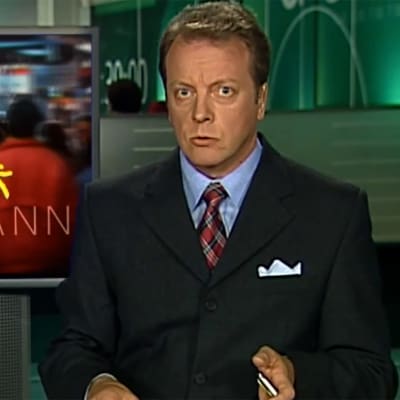 Matti Rönkä kertoo uutisen Myyrmannin pommi-iskusta (2002).