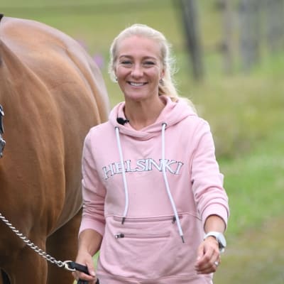 Stella Hagelstam och hästen Julia.