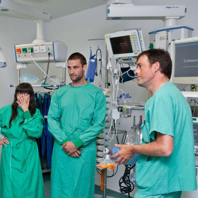 Espanjalaisia sairaanhoitajia työssä Saksassa
