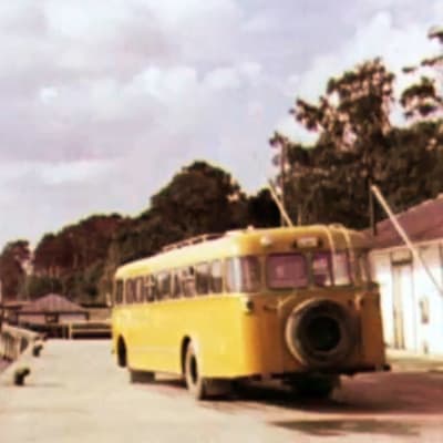 Postiauto Maarinahaminassa 1960-luvulla.