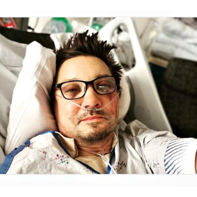 Kuvakaappaus Jeremy Rennerin Instagram-tililtä 4. tammikuuta.