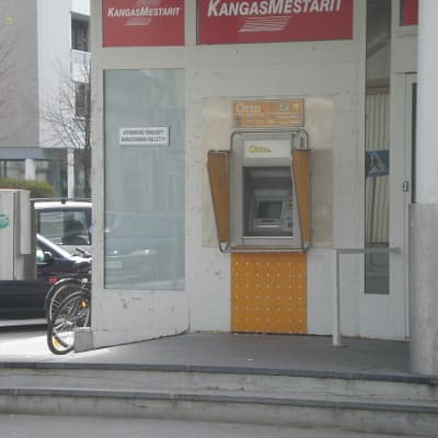 Bankautomat i centrum av Jakobstad där misshandeln skedde natten mot måndag