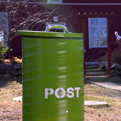 En stöldsäker postlåda som vid behov rymmer hela semesterns post
