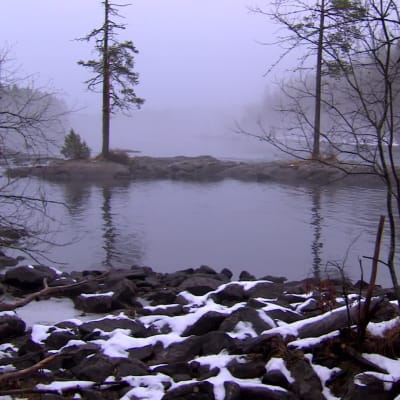 En dimmig fors i norra Karelen.