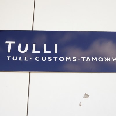Tullin kyltti Niiralan raja-asemalla.