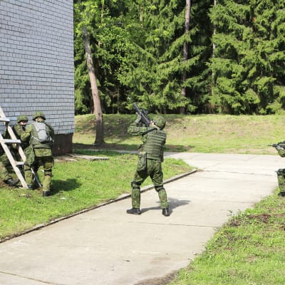 Sotilaita harjoittelemassa kaupunkisotimista.
