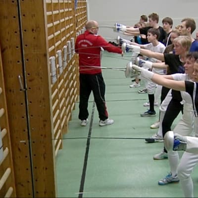 Kuopiolaismiekkailijoita harjoituksissa