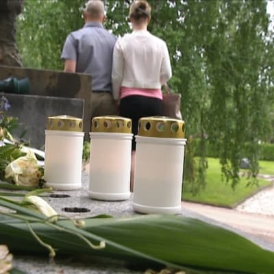 32-vuotias Tirsa miehineen on joutunut kokemaan kolme raskaudenkeskeytystä periytyvän tautigeenin vuoksi. Nyt he etsivät apua alkiodiagnostiikasta.