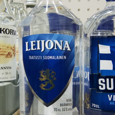 Koskenkorva, Leijona ja Suomi viina pulloja Alkossa