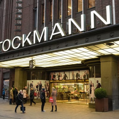 Stockmann-tavaratalon sisäänkäynti.