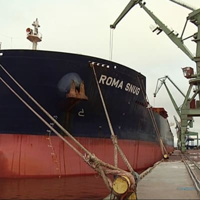 Roma Snug on leveydeltään ja kantavuudeltaan suurin koskaan HaminaKotkan satamassa käynyt alus.