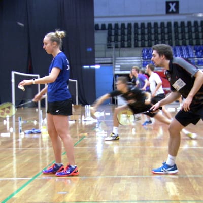 Mixed dubbel spel i badminton