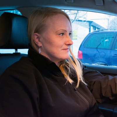 Taksin kuljettaja Niina Rusanen.