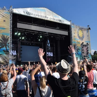 yleisöä festivaaleilla