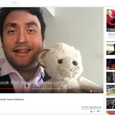 Kuvakaappaus youtube-videosta, joka parodioi Teemu Selännettä.