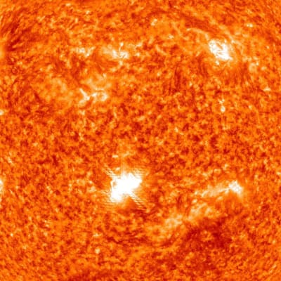 NASAn julkaisemassa kuvassa näkyy aurinkomyrskyjä auringon pinnalla.