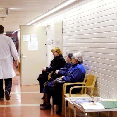 Terveyskeskuksen odotustilat.