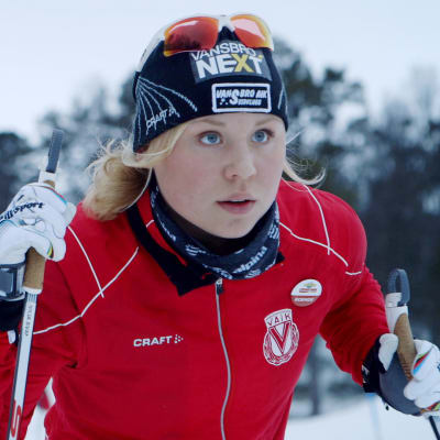 Julia Svan skidar