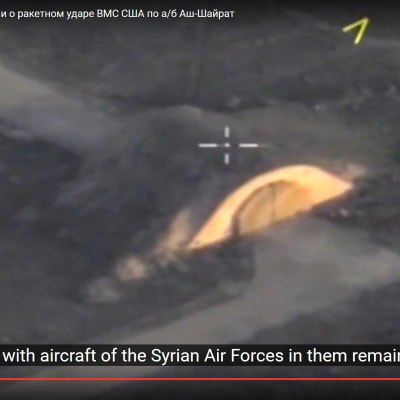 Ett ryskt fotografi av  det militära flygfältet al-Shayrat i Syrien som USA angrep med kryssningsmissiler i fredags
