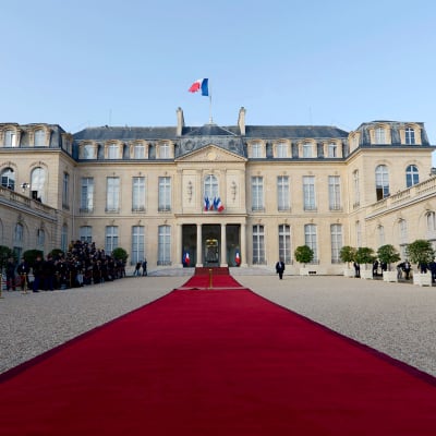 Macron nousee Ranskan presidentiksi