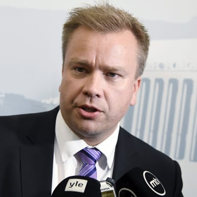 Keskustan eduskuntaryhmän puheenjohtaja Antti Kaikkonen 