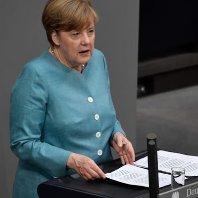 Saksan liittokansleri Angela Merkel puhuu liittopäivillä Berliinissä 29. kesäkuuta. 