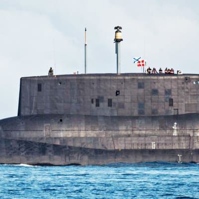 Venäläinen ydinsukellusvene Dmitrij Donskoj vedessä.