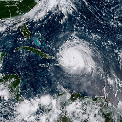 NOAA:n satelliittikuvassa 7. syyskuuta näkyvät vasemmalta oikealle lueteltuina hurrikaani Katia, hurrikaani Irma ja hurrikaani Jose.