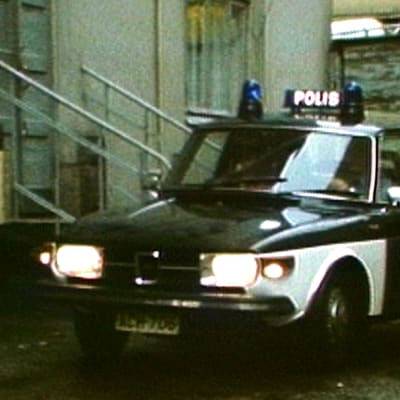 Vanha poliisiauto 70-luvulta