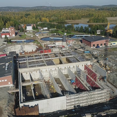 Nenäinniemen jäteveden pudistamo ilmakuvassa.