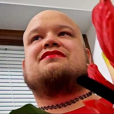 Yle Uutiset Pirkanmaa: Vuoden nuori taiteilija 2018 on J.A. Juvani.