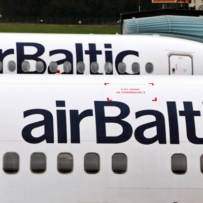 Air Balticin koneita Riian lentokentällä.