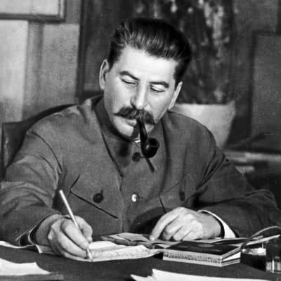 Josif Stalin.