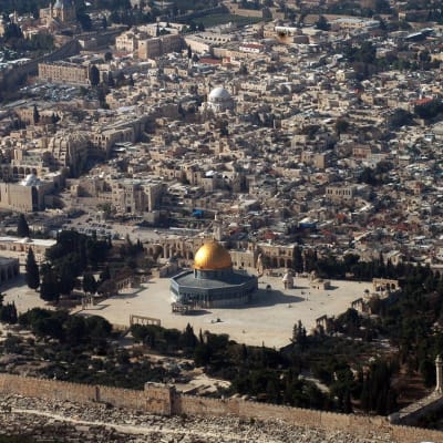 Jerusalemin vanhakaupunki ja Al-Aqsan moskeija kuvattuna ilmasta vuonna 2010.