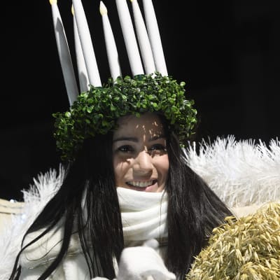Uutisvideot: Itsenäisyyden juhlavuoden Lucia-neito kruunataan Helsingin tuomiokirkossa