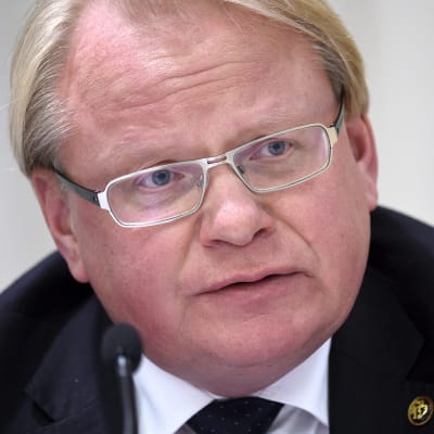 Ruotsin puolustusministeri Peter Hultqvist.