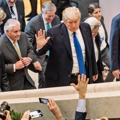 Trump puhuu Davosin talousfoorumissa