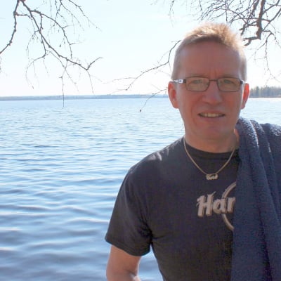 Ensitöinään Kyyjärven kunnanjohtajana toukokuussa 2013 Eero Ylitalo kävi uimassa Kyyjärvessä Radio Keski-Suomen suorassa lähetyksesssä.