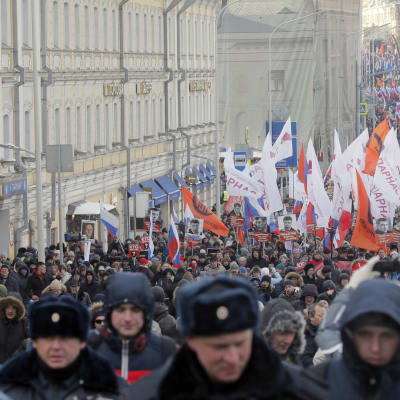 Tuhannet marssivat Moskovassa oppositiopoliitikko Boris Nemtsovin muistolle.