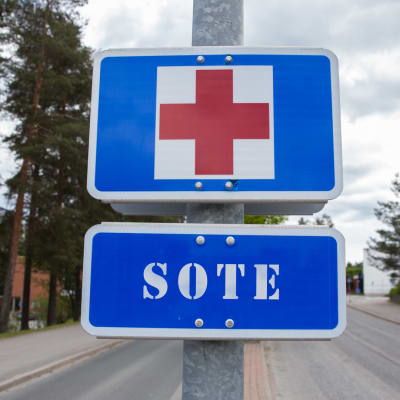 Sote-teksti ensiapukyltin alapuolella.