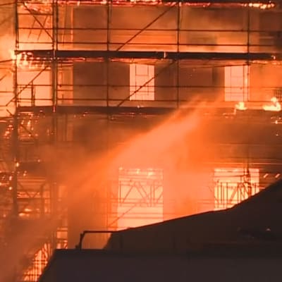 Tulipalo tuhosi tunnetun taidekoulun Glasgow'ssa