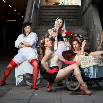 verta, pornoa ja propagandaa, jumalauta - esityksen työryhmä